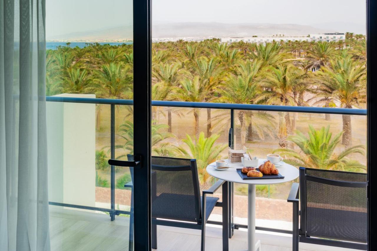 Cabogata Beach Hotel Retamar  Exterior foto A balcony at the hotel